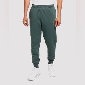 Size M MENS NIKE SPORTSWEAR CLUB FLEECE JOGGERS HQ2470-338
Green